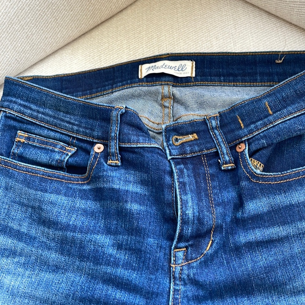 Distressed look and stretchy
